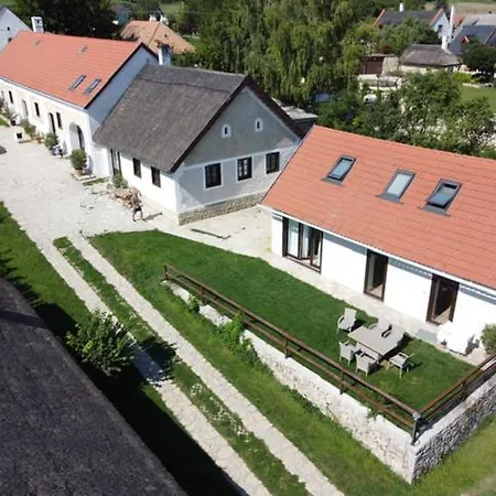 Apartment Nemespecsely Udvarhaz