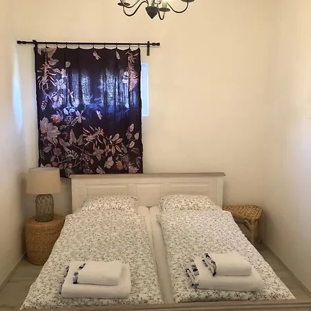 Apartamento Nemespécsely Udvarház *