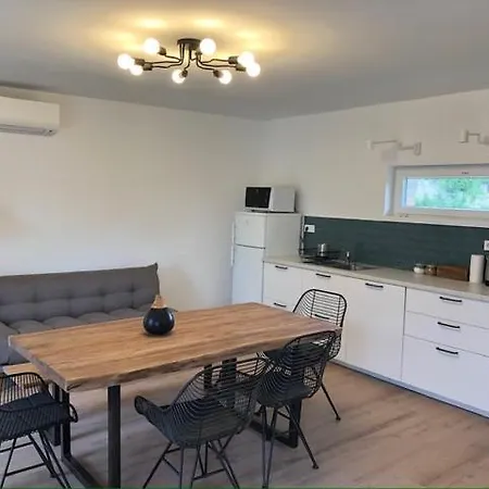 Appartement Nemespecsely Udvarhaz *