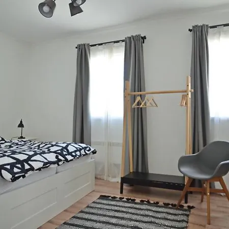 Nemespécsely Udvarház Apartamento *