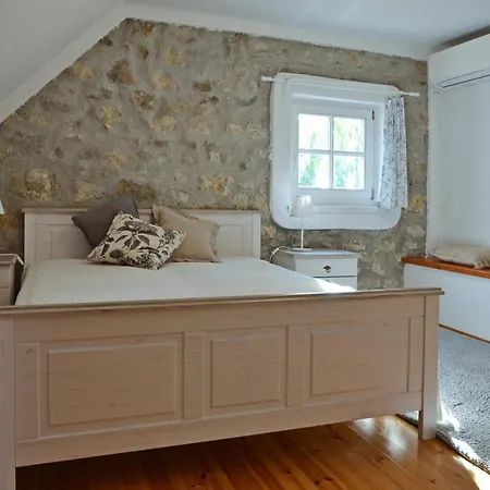 Apartment Nemespecsely Udvarhaz Pécsely