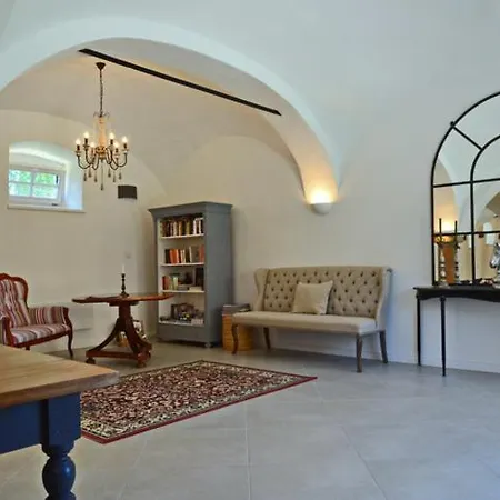 Nemespecsely Udvarhaz Apartment *