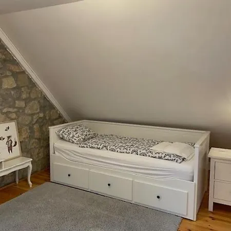 Nemespecsely Udvarhaz *