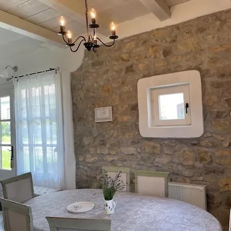 Nemespecsely Udvarhaz Pecsely