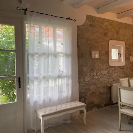 Nemespecsely Udvarhaz * Pecsely