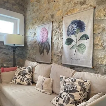 Nemespecsely Udvarhaz * Pecsely