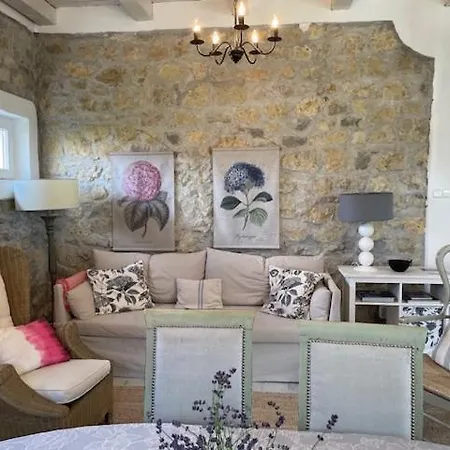 Apartment Nemespecsely Udvarhaz