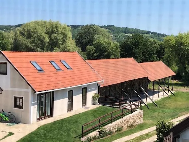 Nemespecsely Udvarhaz * Pecsely