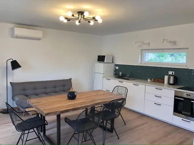 Апартаменты Nemespecsely Udvarhaz *